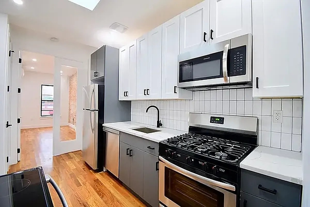 588 Quincy Street - Photo 0
