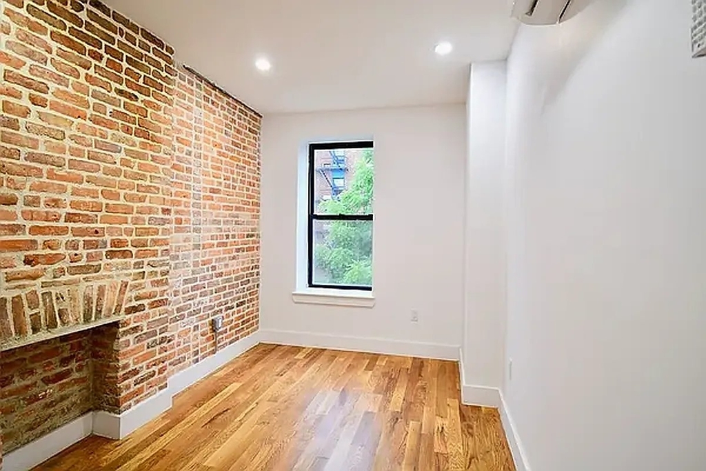588 Quincy Street - Photo 4