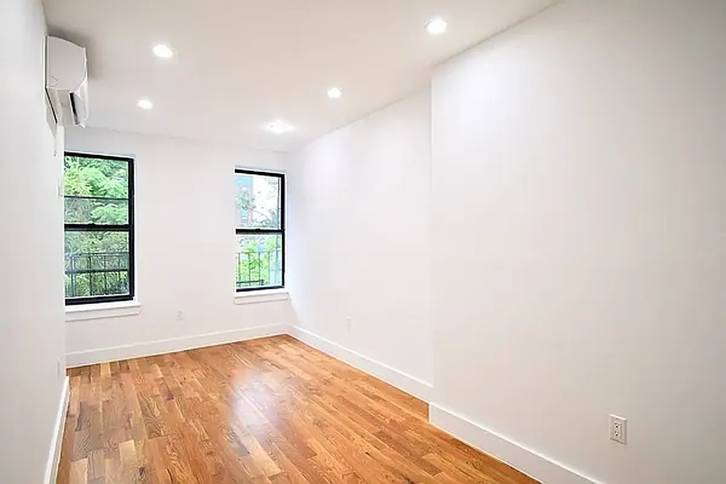 588 Quincy Street - Photo 3