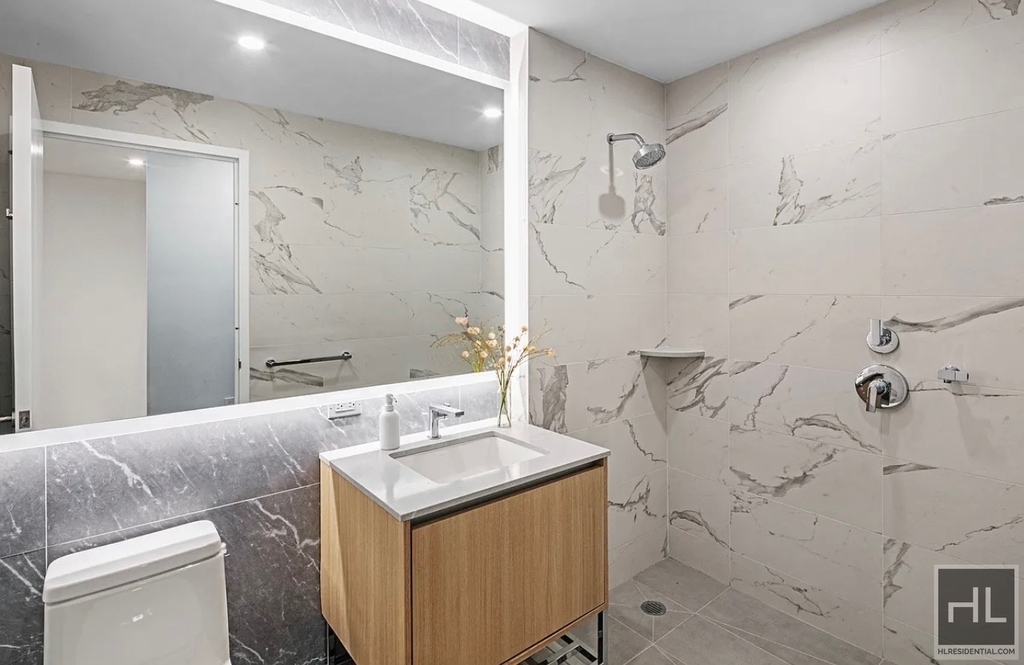 1st Avenue - Photo 1