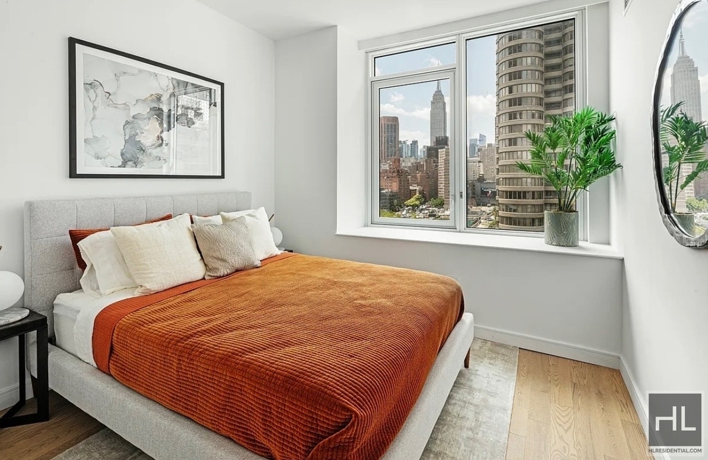 1st Avenue - Photo 0