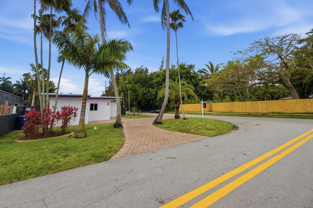 100 Ne 22nd Street - Photo 53