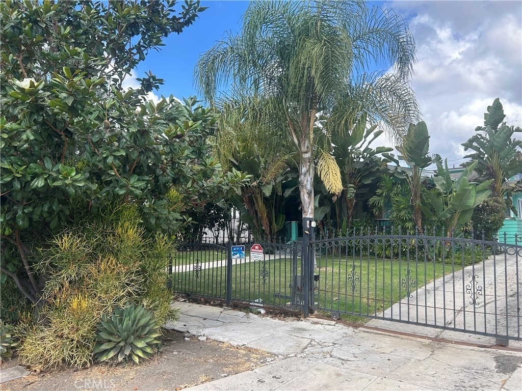 4727 Oakwood Avenue - Photo 2