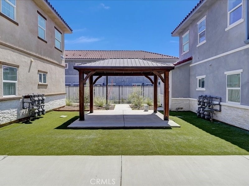 23780 Hemlock Avenue - Photo 4