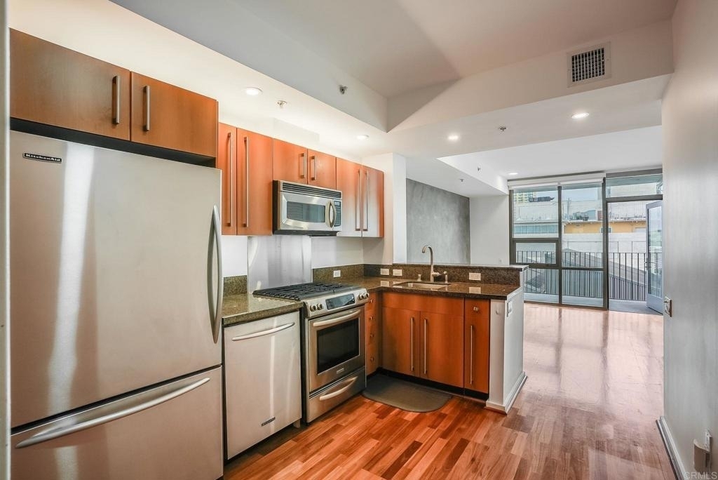 321 10th Avenue - Photo 8