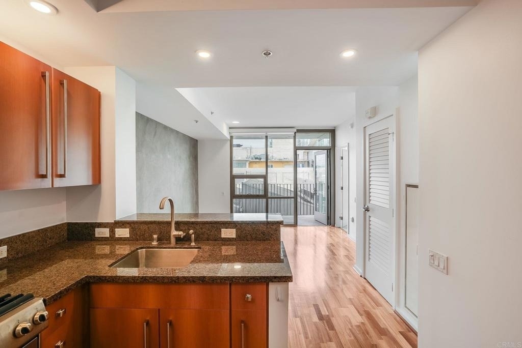 321 10th Avenue - Photo 9