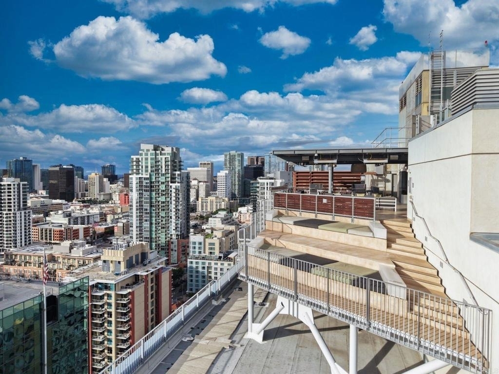 321 10th Avenue - Photo 3