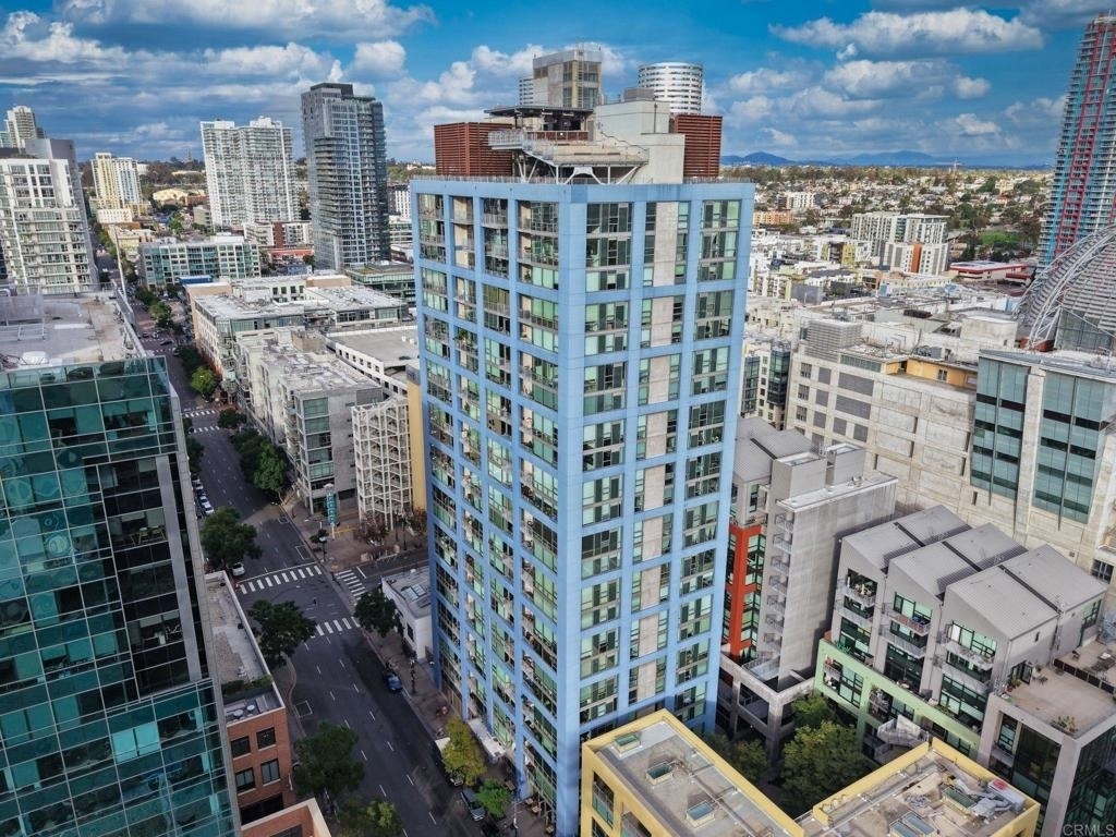321 10th Avenue - Photo 1
