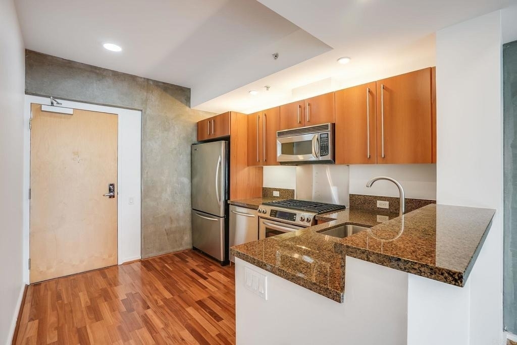 321 10th Avenue - Photo 7