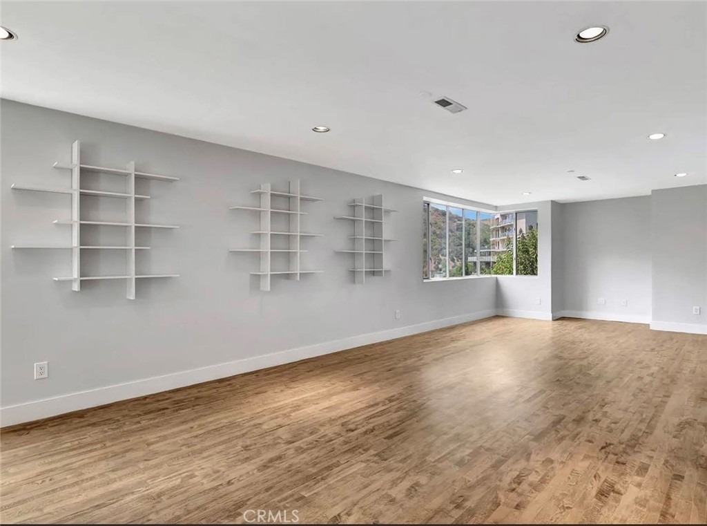 6396 Weidlake Drive - Photo 14