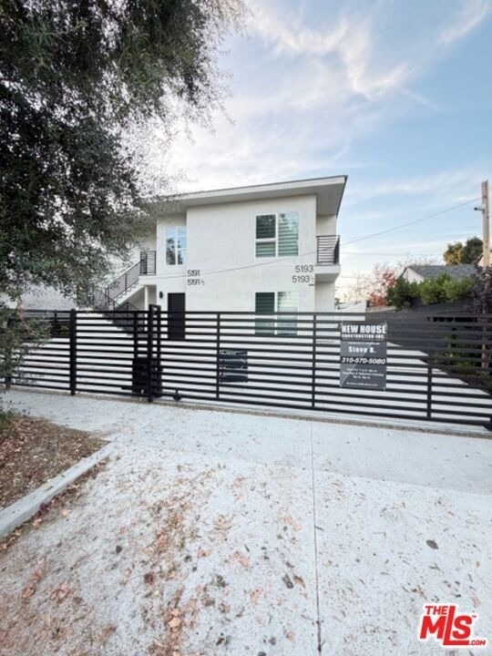 5191-5193 Lindley Avenue - Photo 0