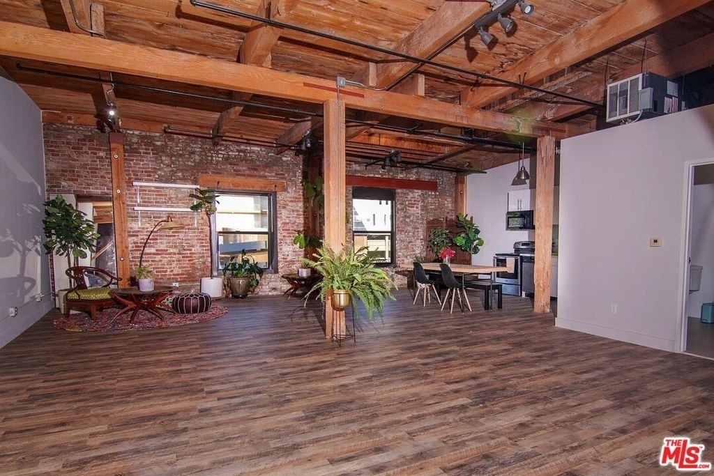900 E 1st Street - Photo 4