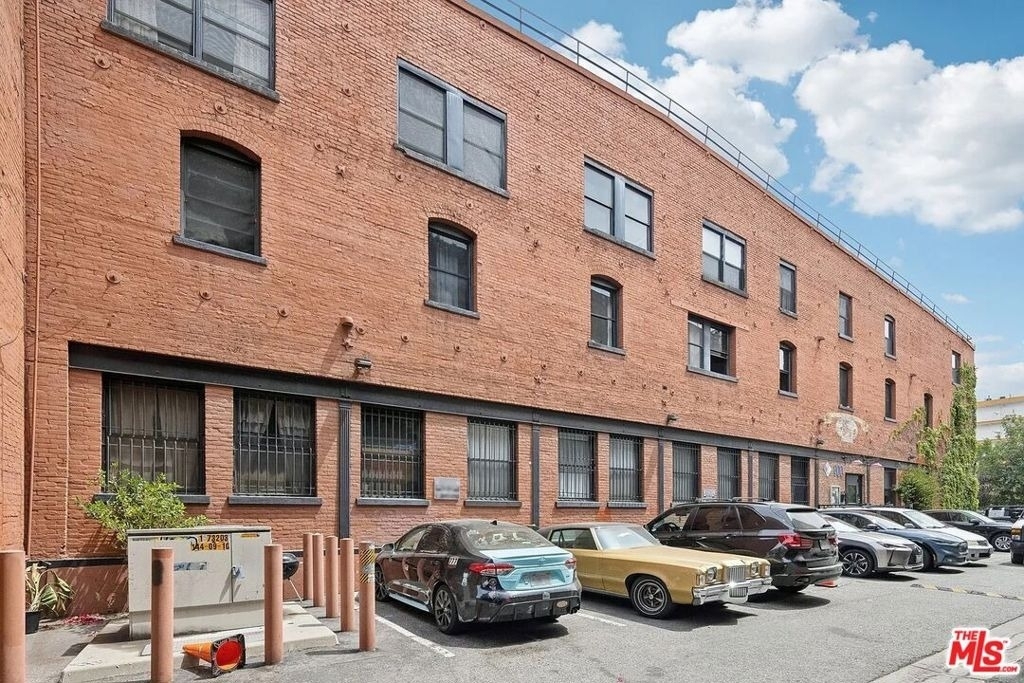 900 E 1st Street - Photo 1