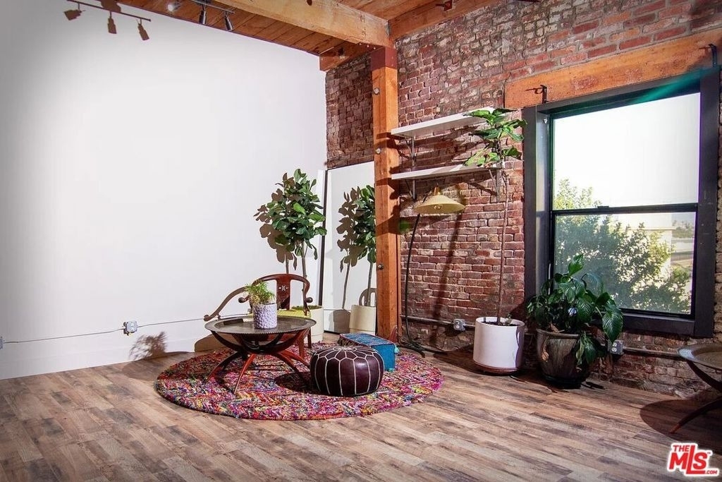 900 E 1st Street - Photo 5
