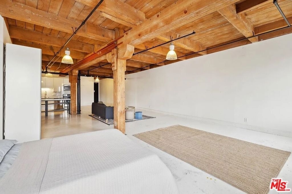 900 E 1st Street - Photo 9