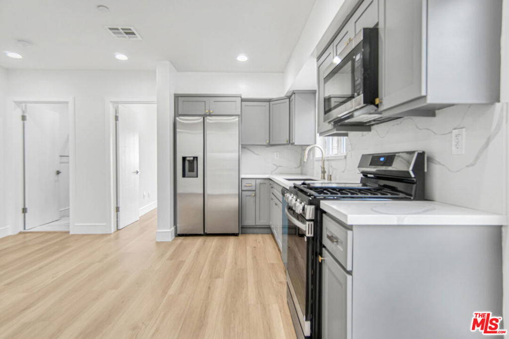 2057 1/2 S Garth Avenue - Photo 11
