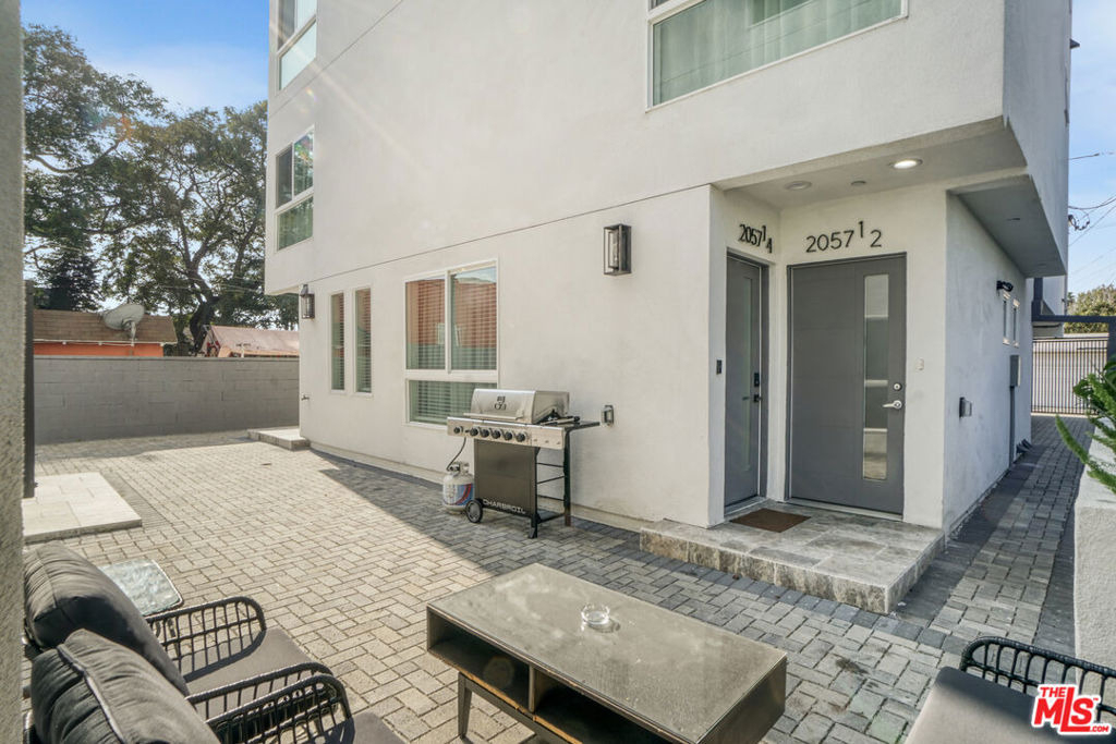 2057 1/2 S Garth Avenue - Photo 6