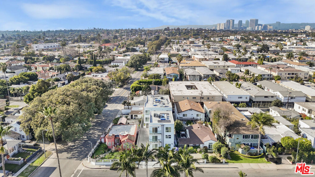 2057 1/2 S Garth Avenue - Photo 32