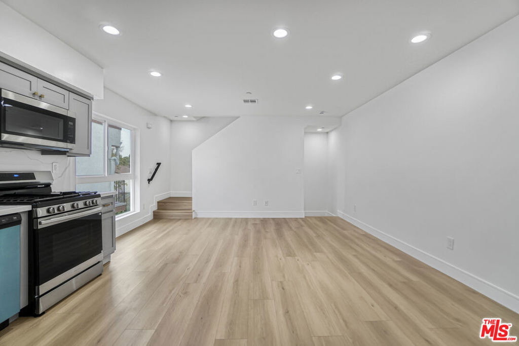 2057 1/2 S Garth Avenue - Photo 13