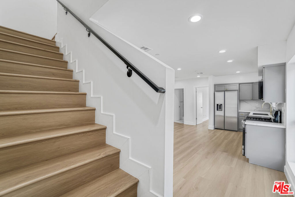 2057 1/2 S Garth Avenue - Photo 16