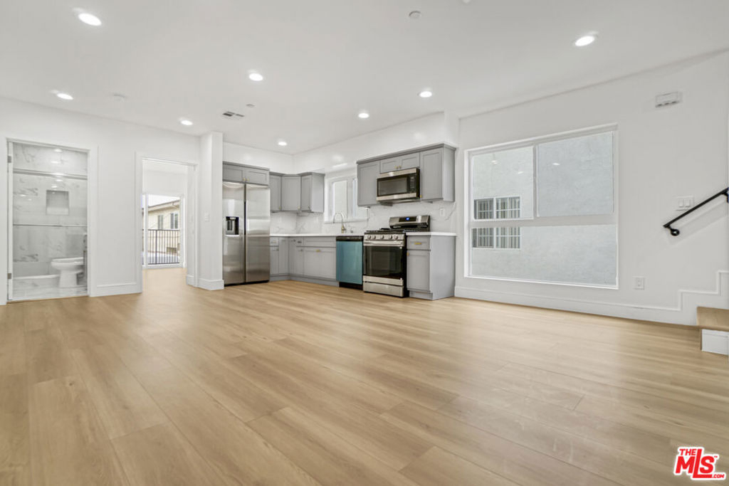 2057 1/2 S Garth Avenue - Photo 12