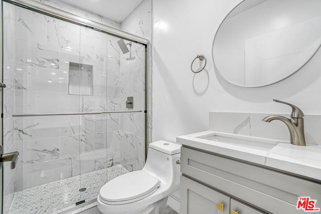 2057 1/2 S Garth Avenue - Photo 30
