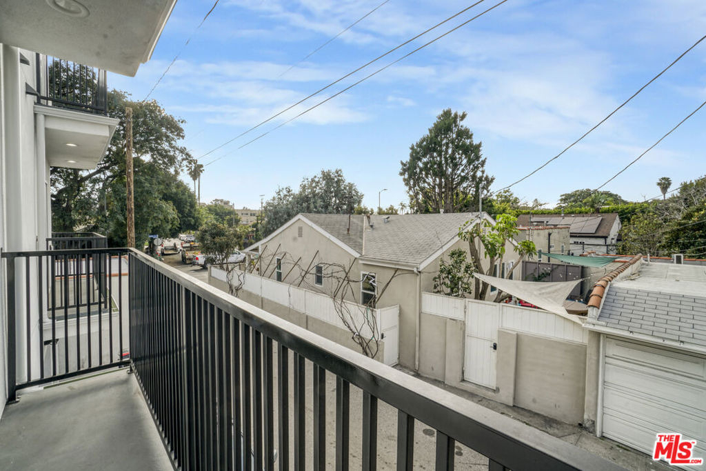 2057 1/2 S Garth Avenue - Photo 18