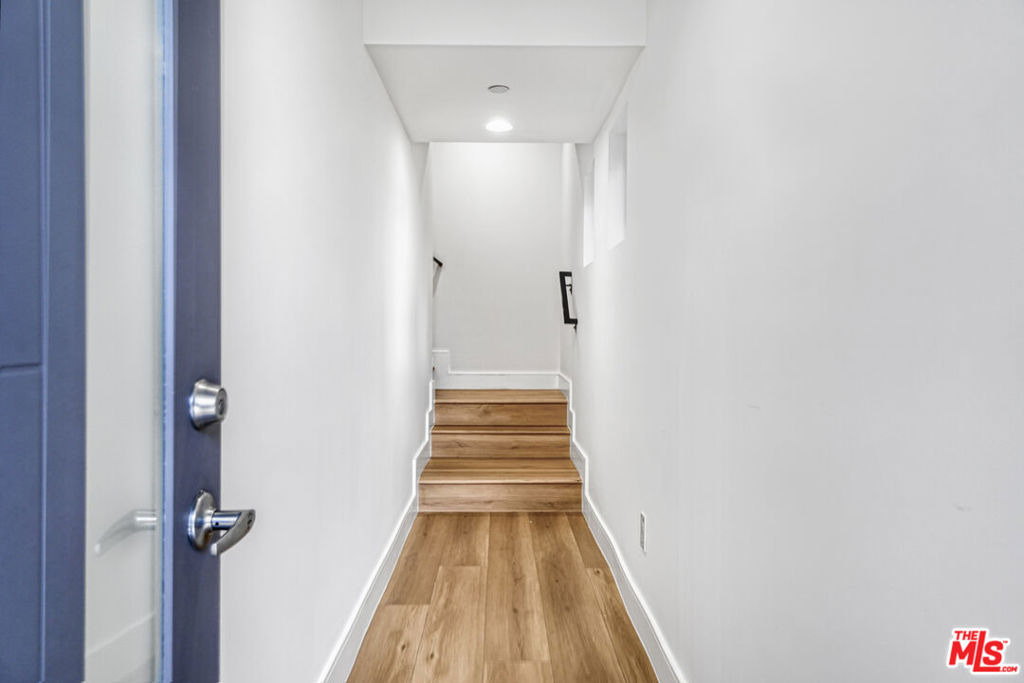 2057 1/2 S Garth Avenue - Photo 9
