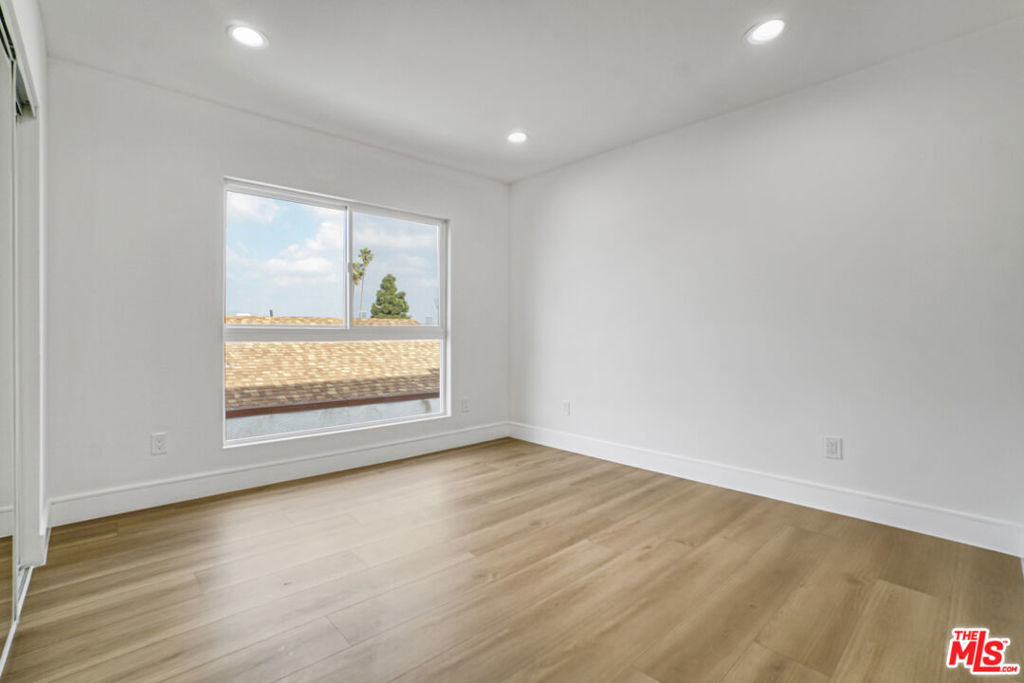 2057 1/2 S Garth Avenue - Photo 23