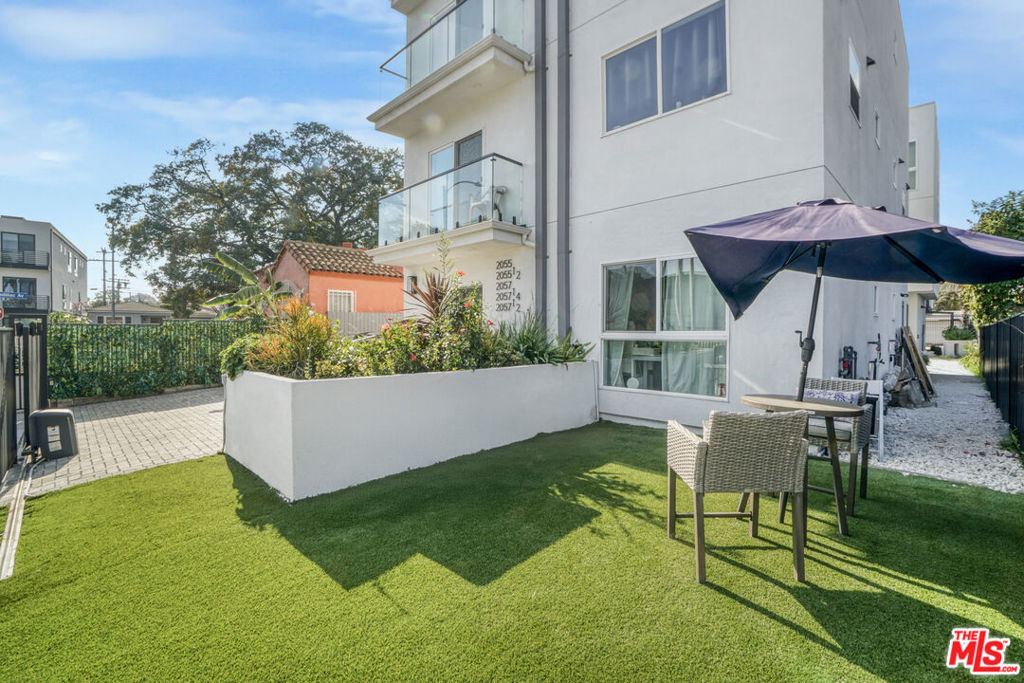 2057 1/2 S Garth Avenue - Photo 37
