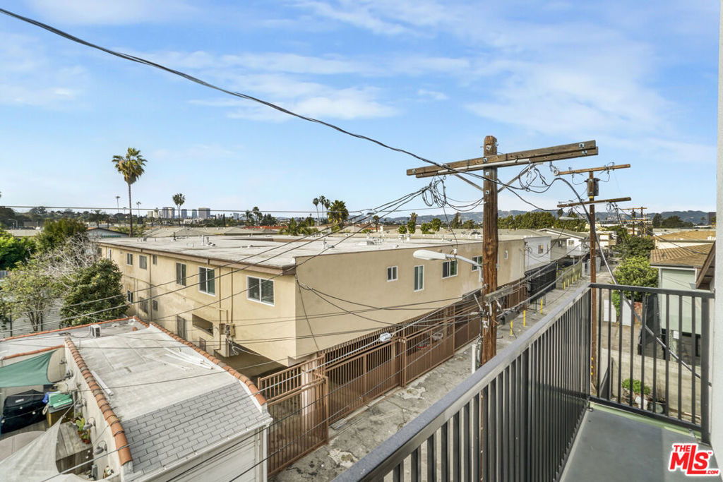 2057 1/2 S Garth Avenue - Photo 21
