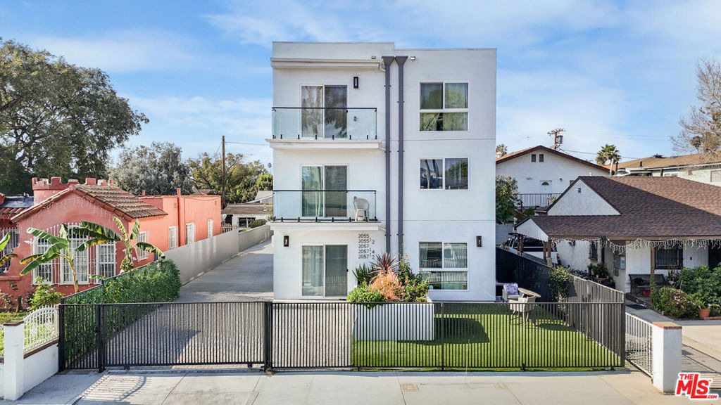 2057 1/2 S Garth Avenue - Photo 2