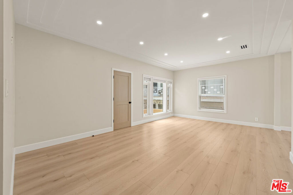1117 S Wooster Street - Photo 4