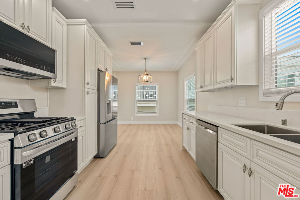 1117 S Wooster Street - Photo 6