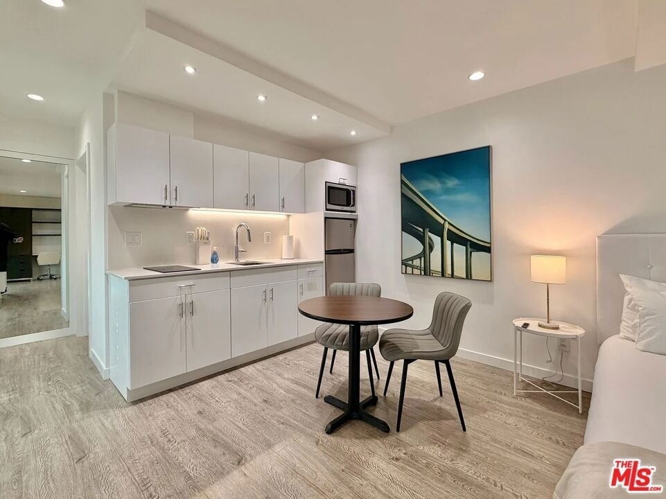 5805 W 8th Street - Photo 6