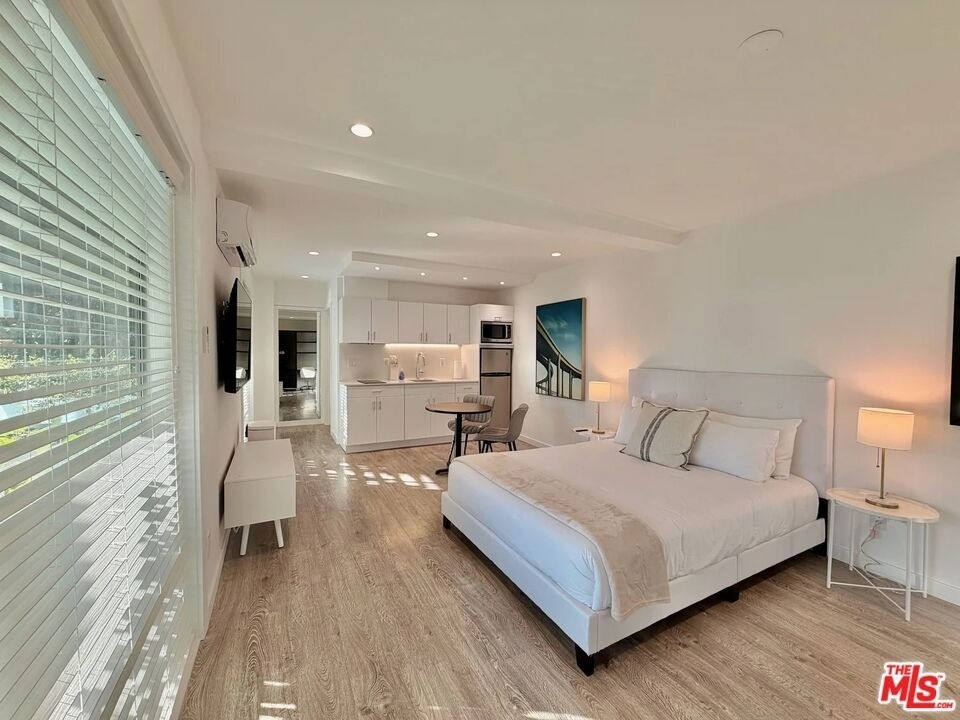 5805 W 8th Street - Photo 2