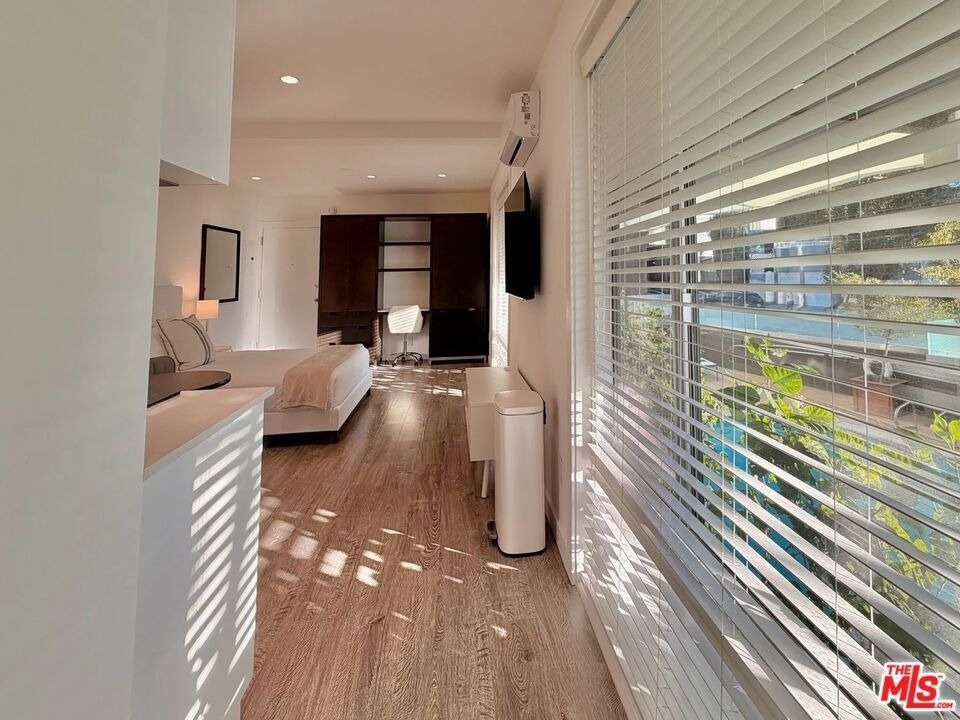 5805 W 8th Street - Photo 8