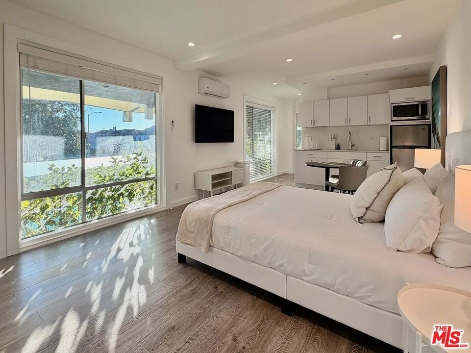 5805 W 8th Street - Photo 9