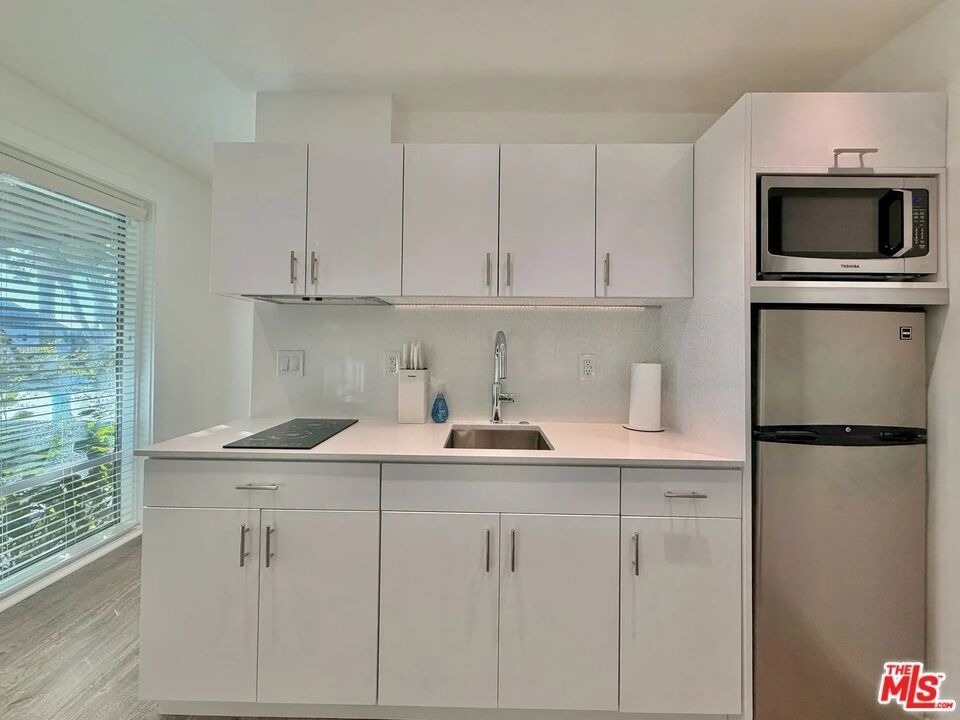 5805 W 8th Street - Photo 4