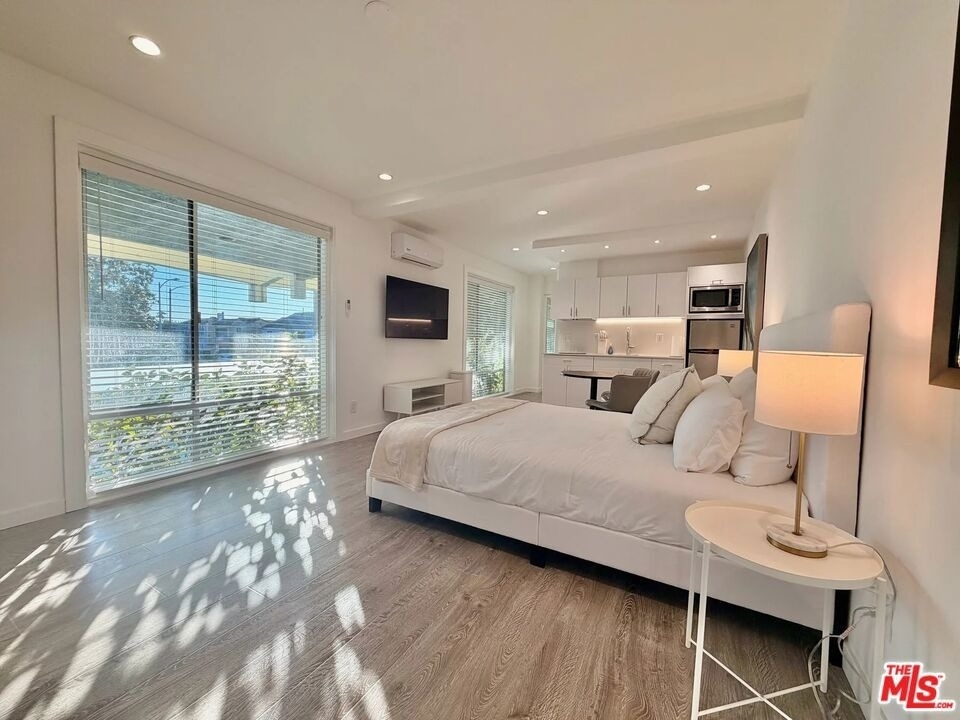 5805 W 8th Street - Photo 1