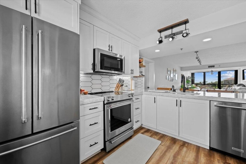 201 S Seas Drive - Photo 2