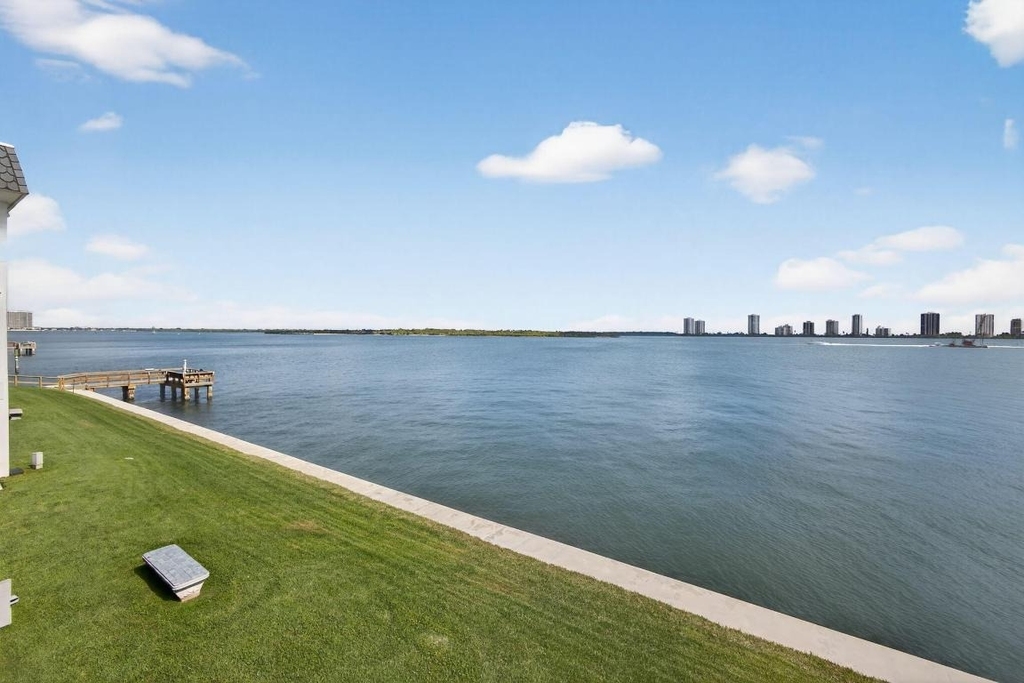 100 Shore Court - Photo 0