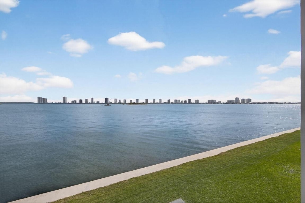 100 Shore Court - Photo 1