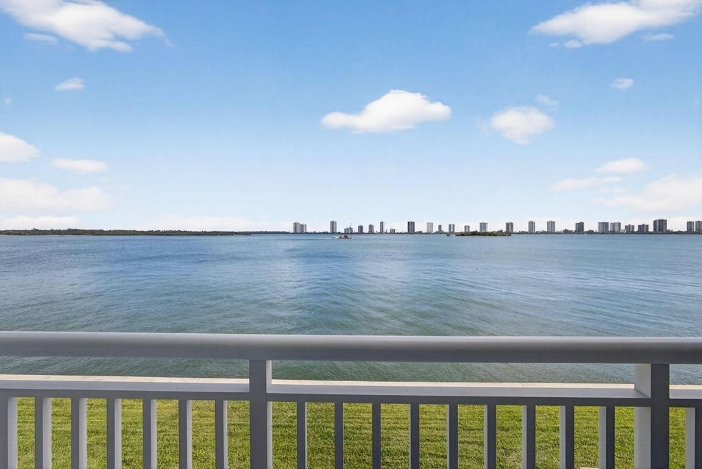100 Shore Court - Photo 4