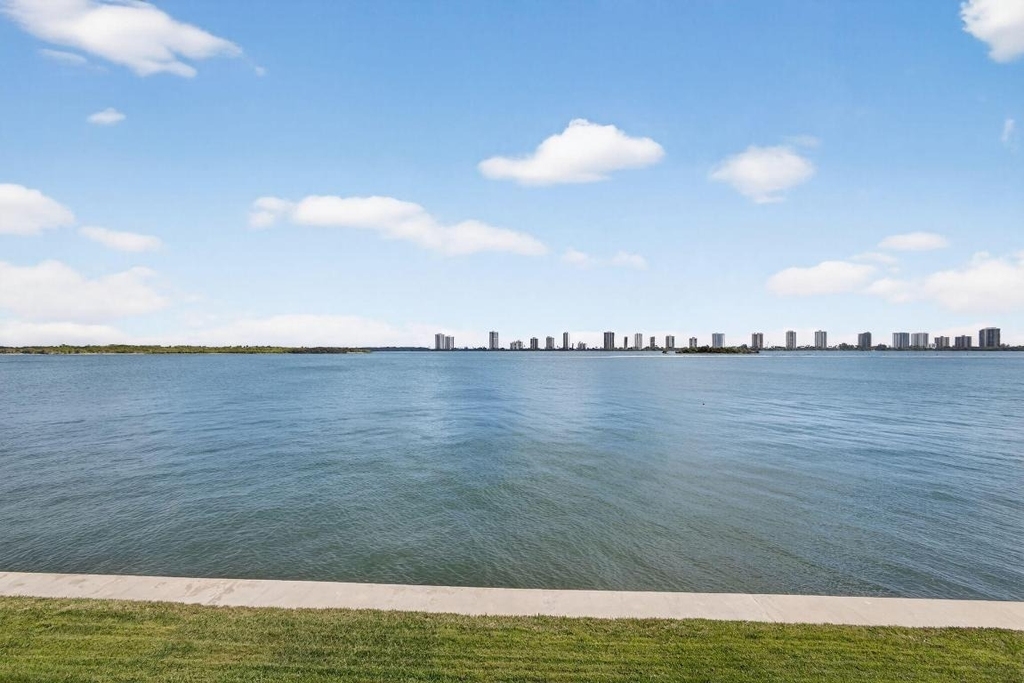 100 Shore Court - Photo 2