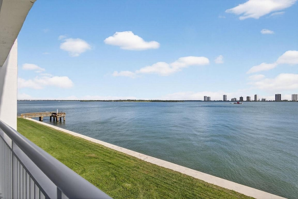 100 Shore Court - Photo 5