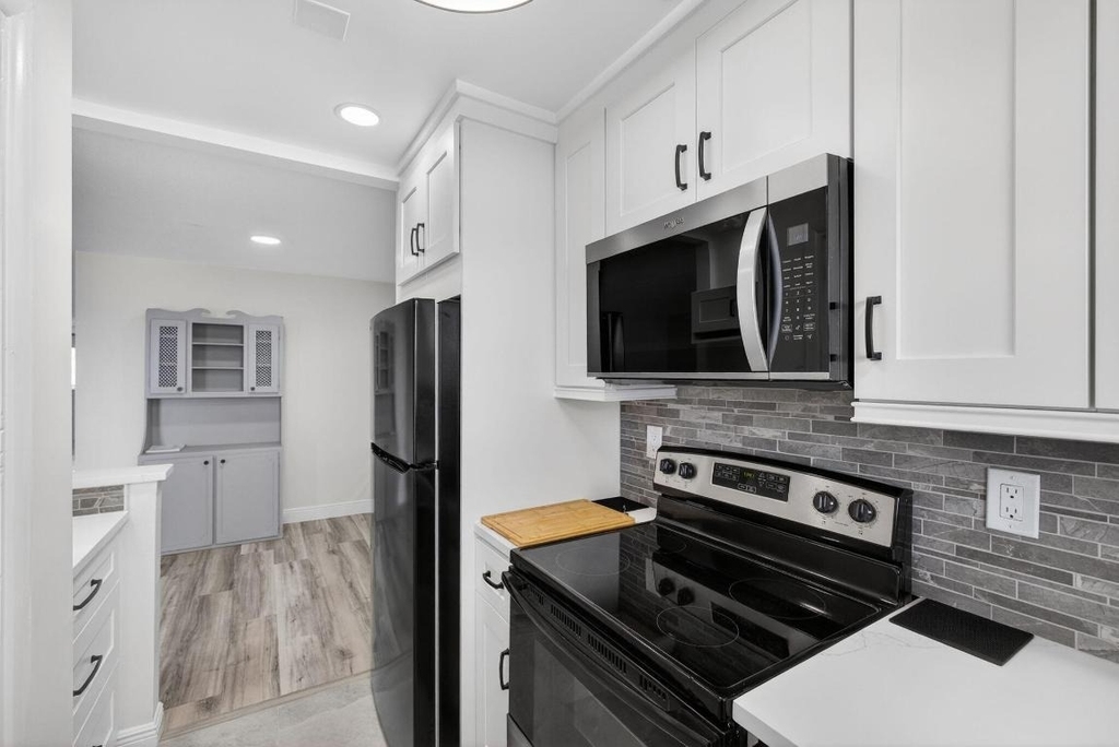 100 Shore Court - Photo 18