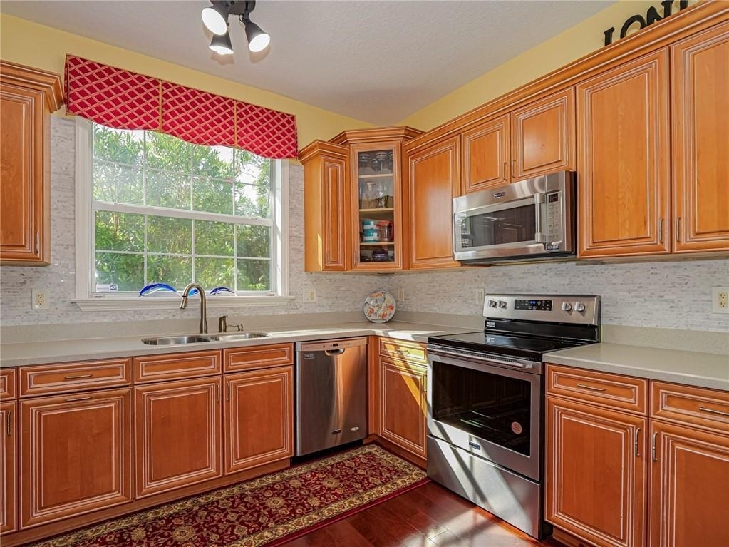 5873 Pine Ridge Circle - Photo 10