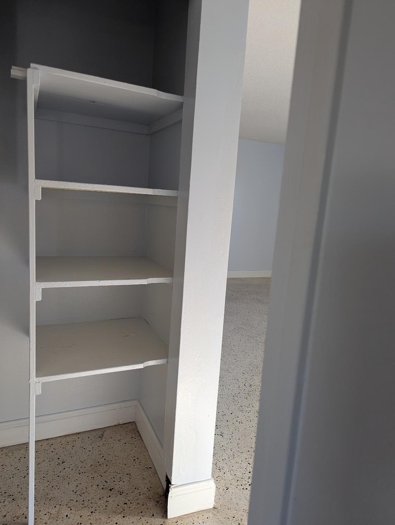 2736 Seneca Avenue - Photo 3