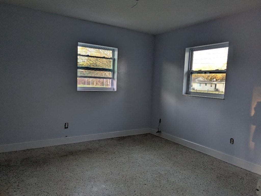 2736 Seneca Avenue - Photo 2